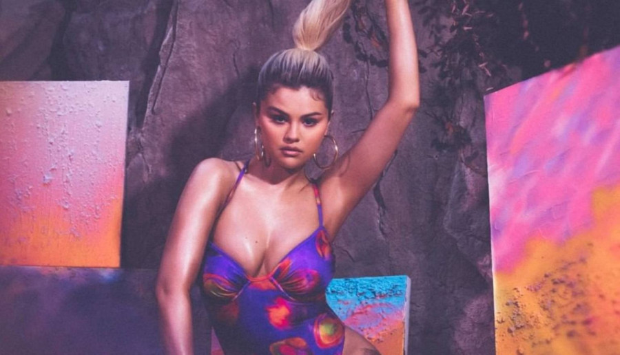Selena Gomez x La’Mariette: wyjątkowa kolekcja strojów kąpielowych i nawołanie do pokochania siebie