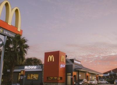 McDonald's wkracza do świata sztuki? Oto osobliwe dzieło...