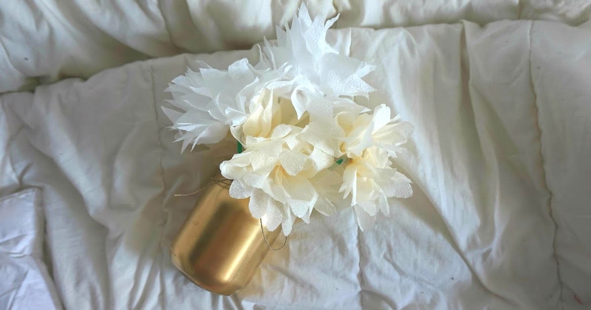 Bukiet kwiatów stworzony z serwetek w złocie | stacja DIY