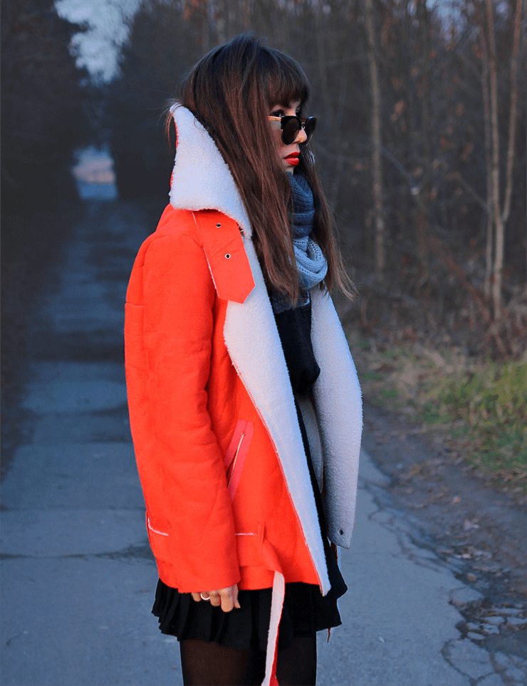 Jointy&Croissanty: faux sheepskin jacket and pleated skirt