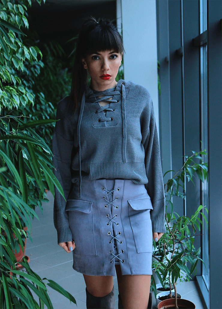 Jointy&Croissanty: lace up sweater