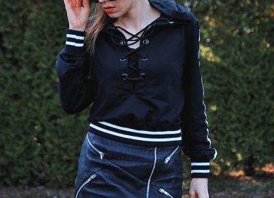 Jointy&Croissanty: lace up hoodie