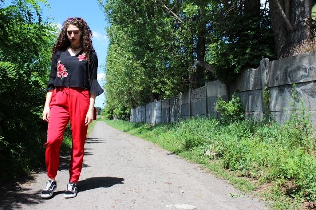 Black and red outfit        |         Julia Kaźmierska