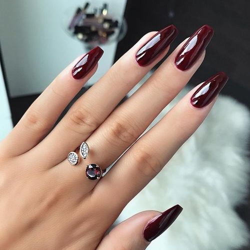 burgundy nails 💅