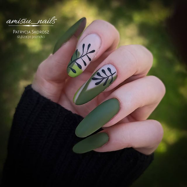 Zielony manicure 💚 Inspiracje z Instagrama