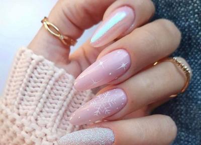 Delicate winter nails ❄️