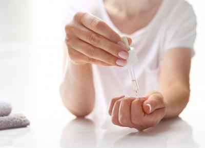 Japoński manicure na słabe paznokcie.