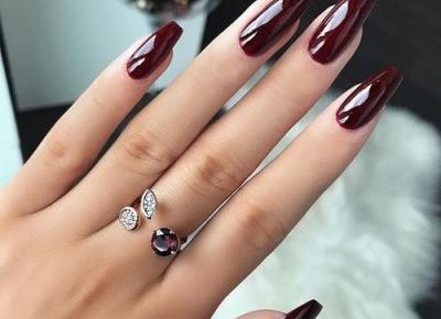 burgundy nails 💅