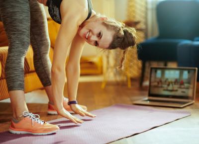 Postaw na rozciągającą rozgrzewkę.