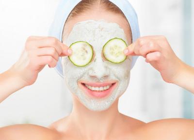 Ogórki i śmietana rozjaśnią przebarwienia.