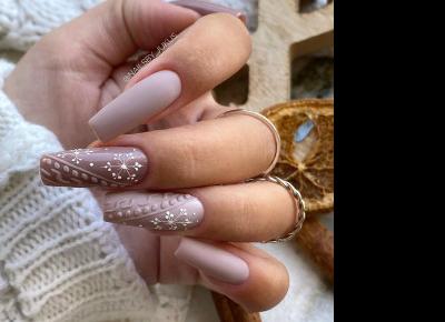 Nudziakowe paznokcie - sweterek & śnieżynki - pomysł na świąteczny manicure 💅