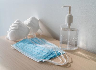 Jak prawidłowo założyć i zdjąć maseczkę?