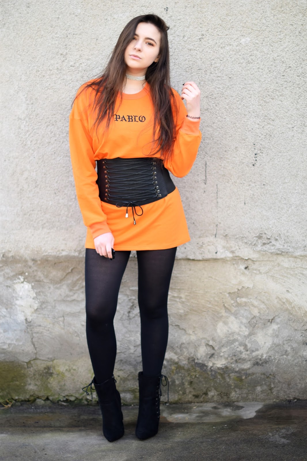 Julita Sudrawska: Orange sweatshirt | Seriale, seriale, seriale...