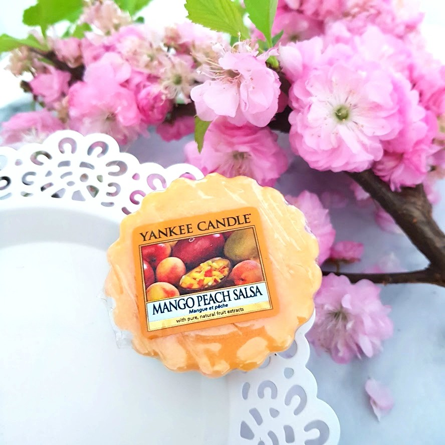 Mango Peach Salsa - wosk zapachowy od Yankee Candle.
