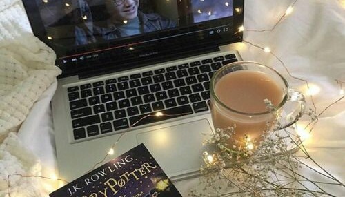 Książka lub film i kawa - idealny pomysł na jesienny wieczór :)