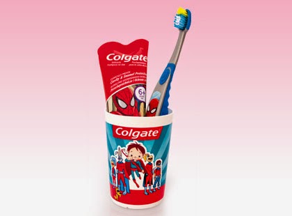 Pasta do zębów, szczoteczka, kubek Colgate z Biedronki