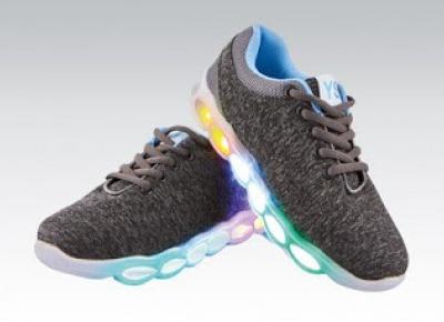 Buty LED dziecięce lub damskie z Biedronki