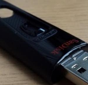 Test: Pendrive USB 3.0 SanDisk Ultra 32 GB z Biedronki