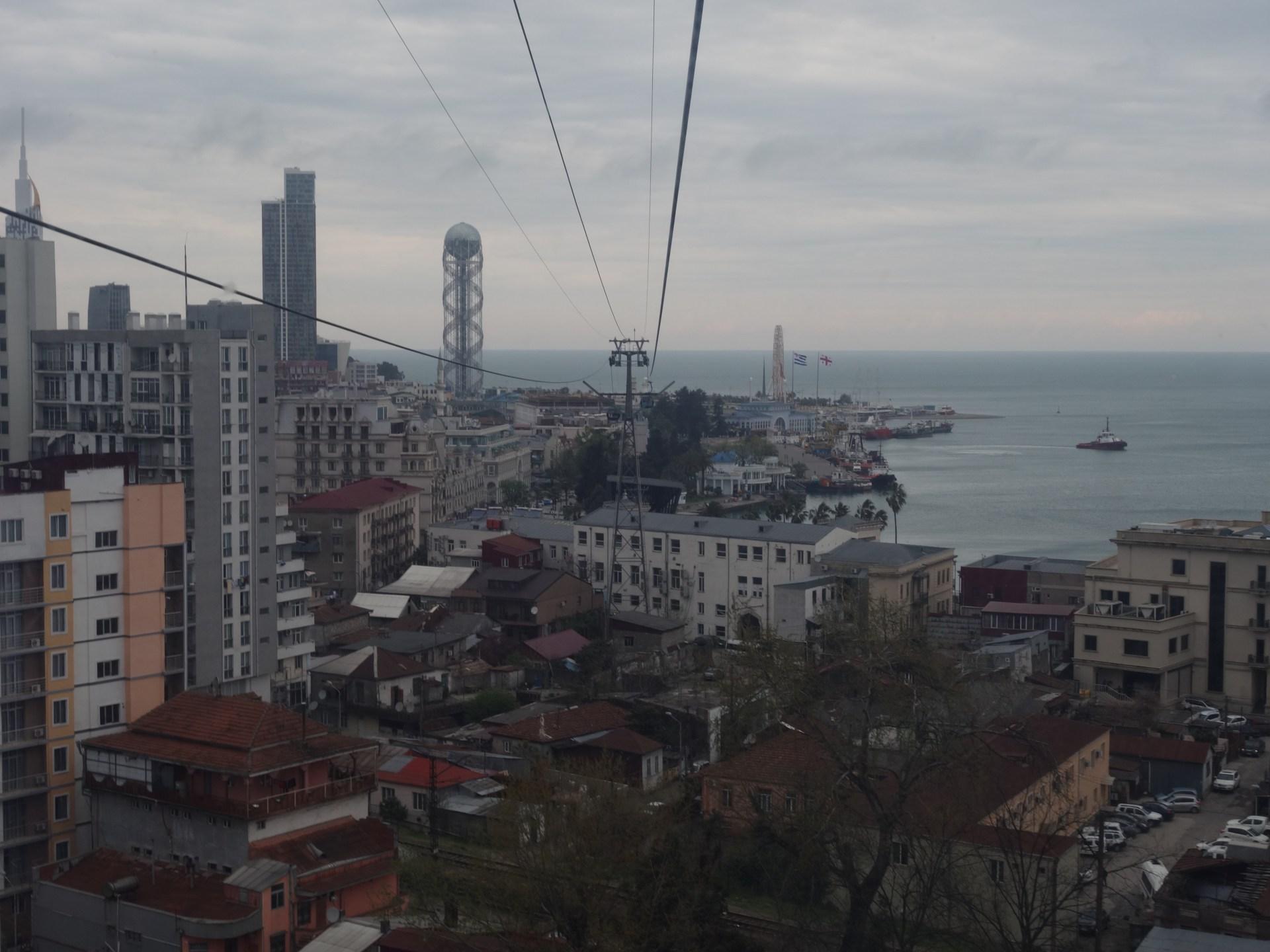 Różnorodność ulic w Batumi oraz widok na miasto z Kolei Gondolowej – Miejski Wojażer
