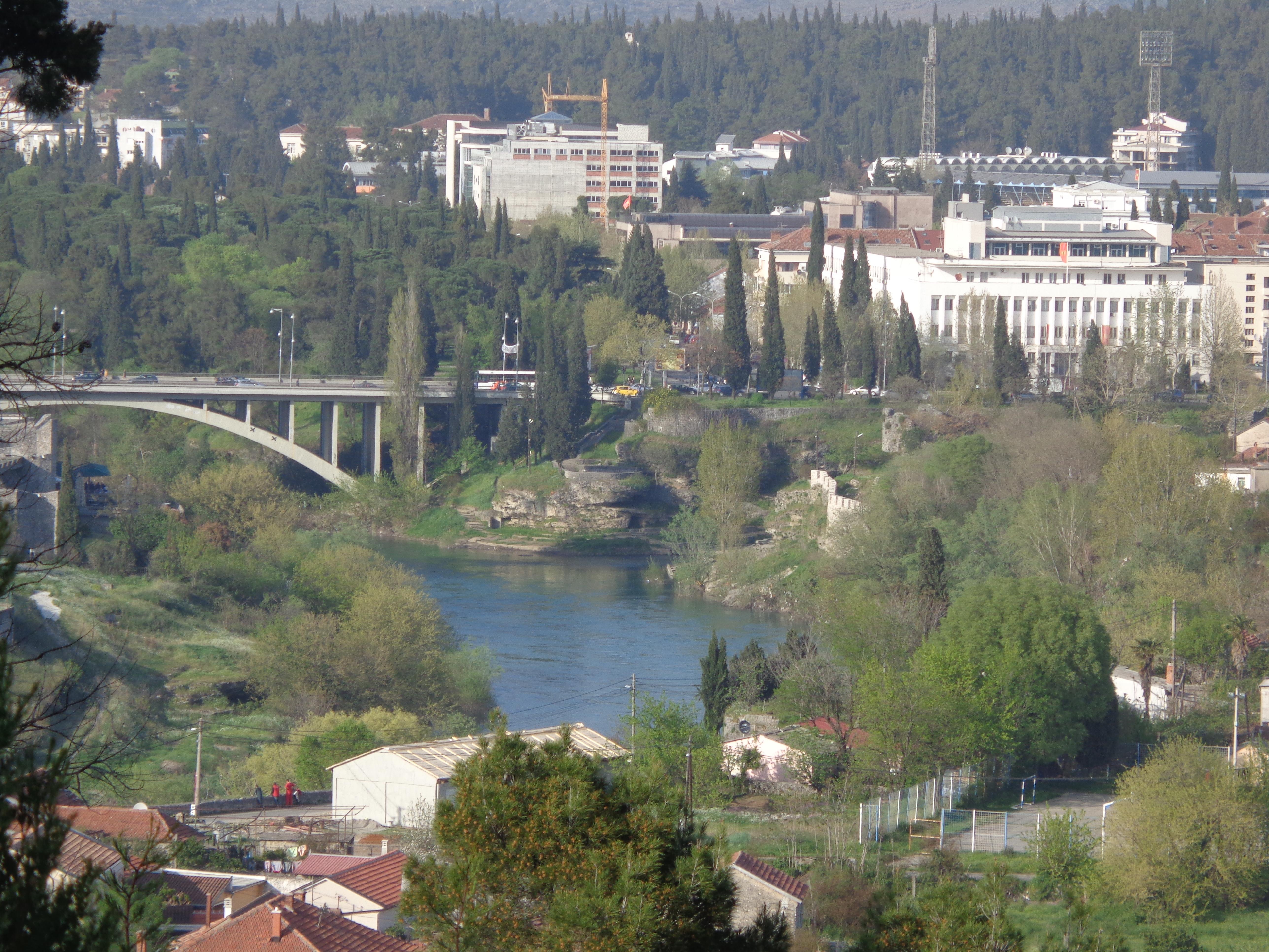 Podgorica - Stare Miasto i miejskie widoki z parku na wzgórzu