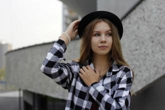 KARINA MUCHA: BOWLER HAT