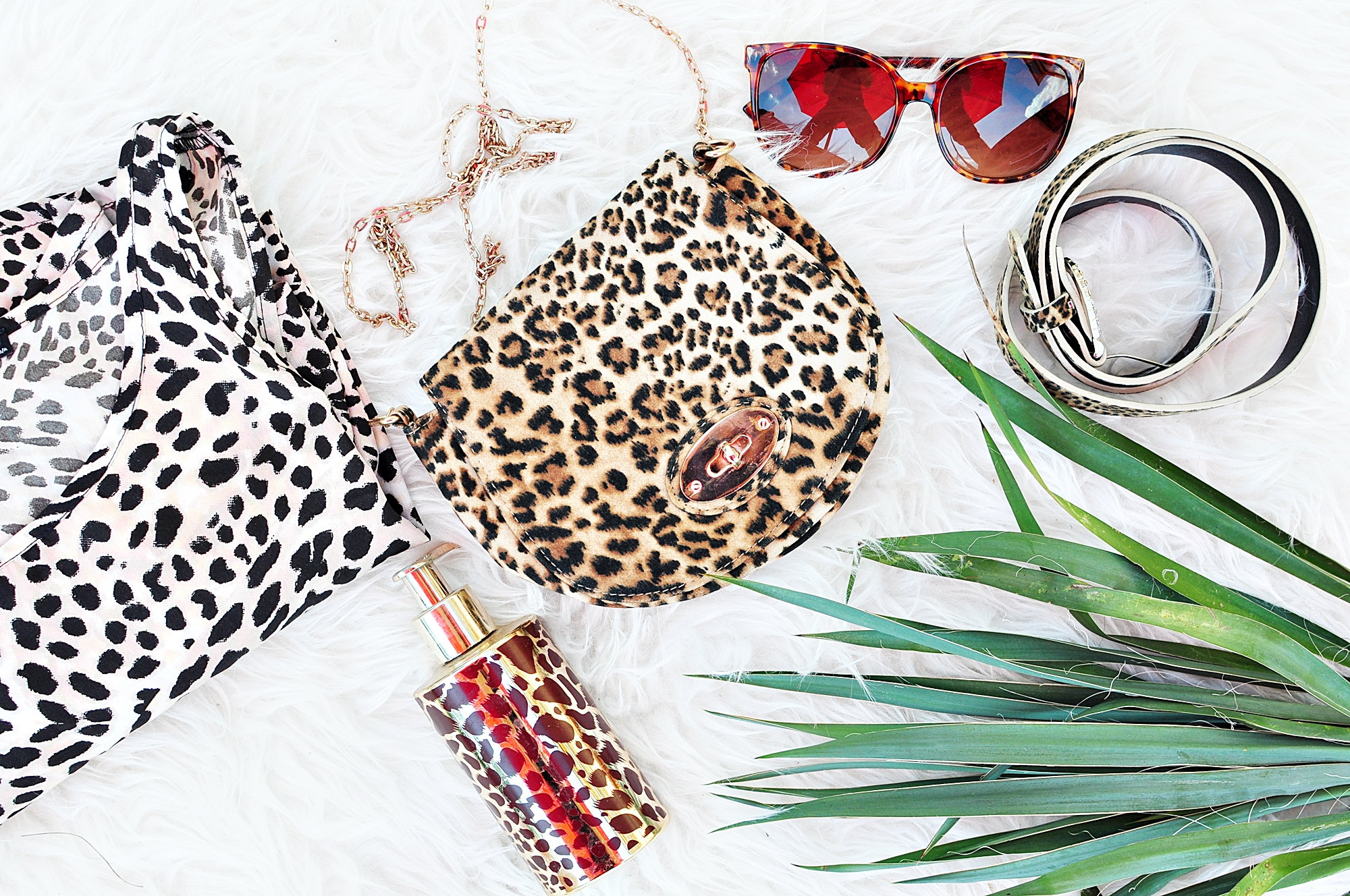 Panterkowa kopertówka w roli głównej