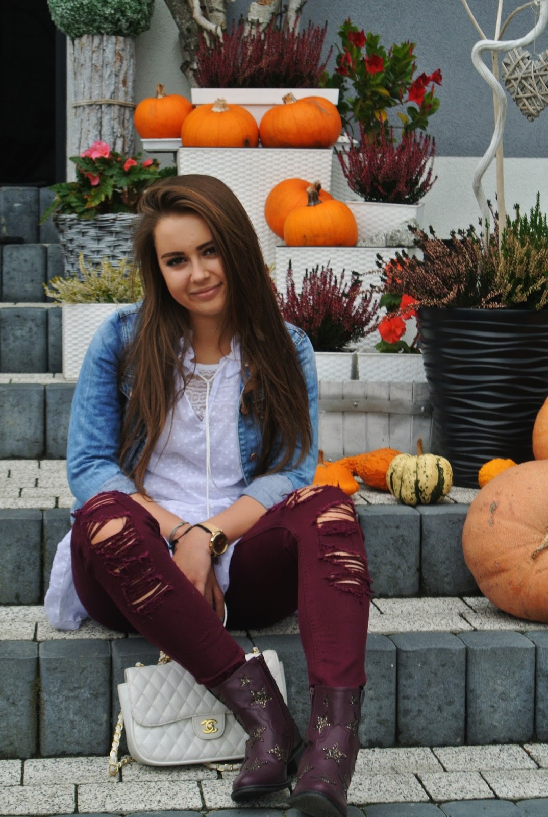 101ღ. Fashion Girl With Pumpkins in Autumn 