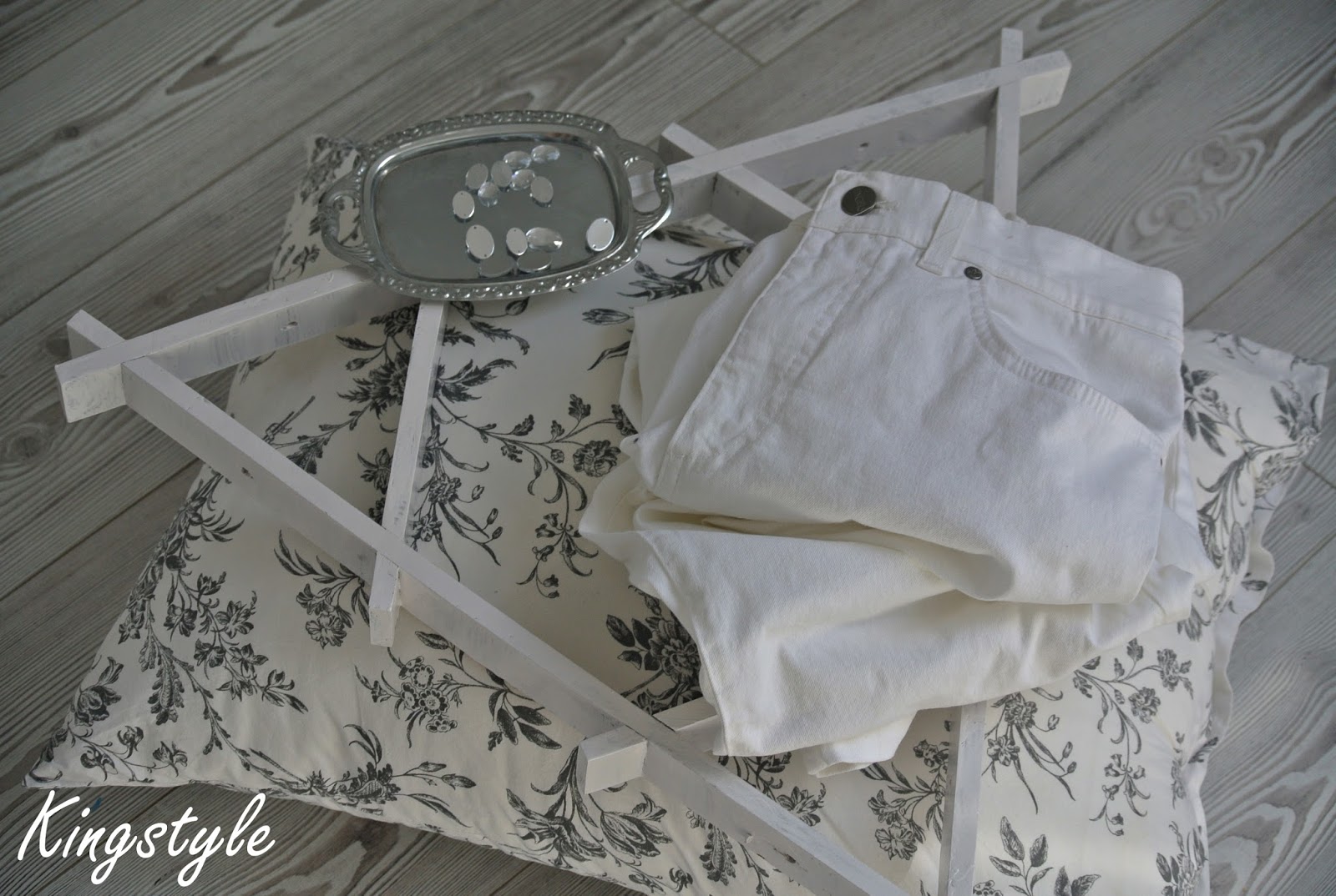 83á¦. Summer's Idea On Cute White Shorts