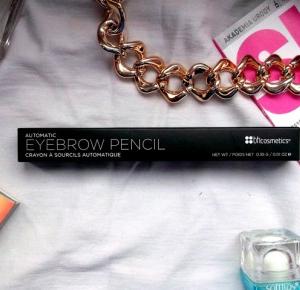 In makeup world . . . : Automatic Eyebrow Pencil - hit wśród kredek do brwi? 