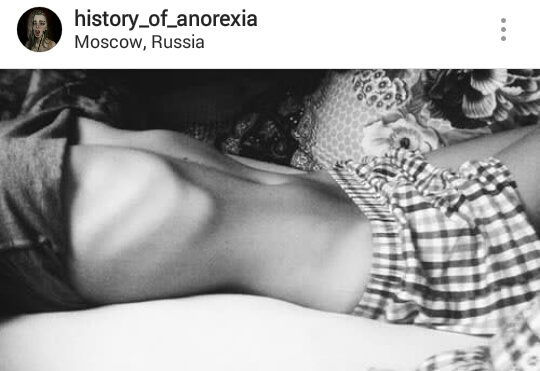 History of Anorexia. Walcząca ze sobą.