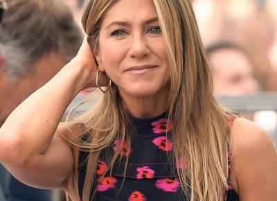 JENNIFER ANISTON ZAPOMNIAŁA STANIKA! 50-LETNIA GWIAZDA KUSI!