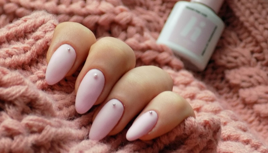 Pastel nails