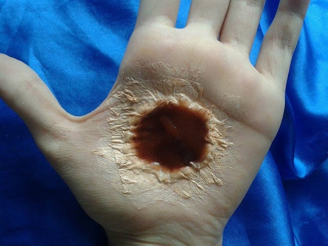 I'm Dollka: Halloween make-up - Oko w dłoni (wersja DIY)