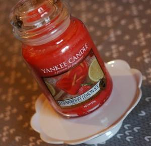 Piekno tkwi w prostocie: Yankee Candle - Strawberry Lemon Ice