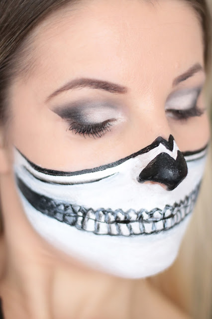 Halloween Makeup - Half Skull - Ela Lis Make-Up