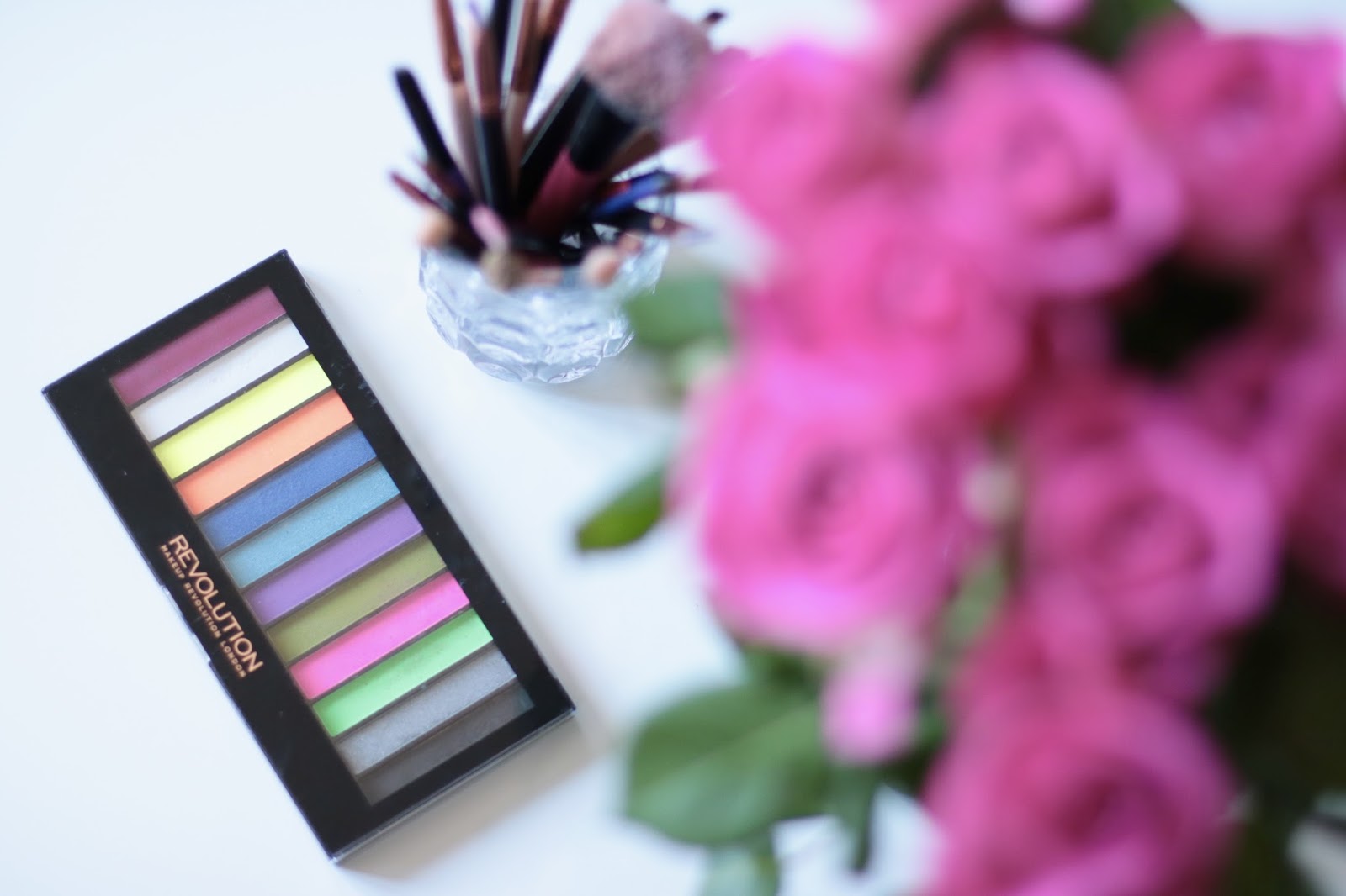 Redemption Palette Acid Brights Review - Makeup Revolution | Ela Lis Make-Up