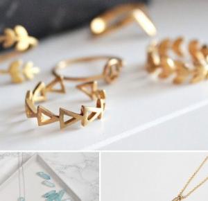 11 sklepów online z minimalistyczną biżuterią