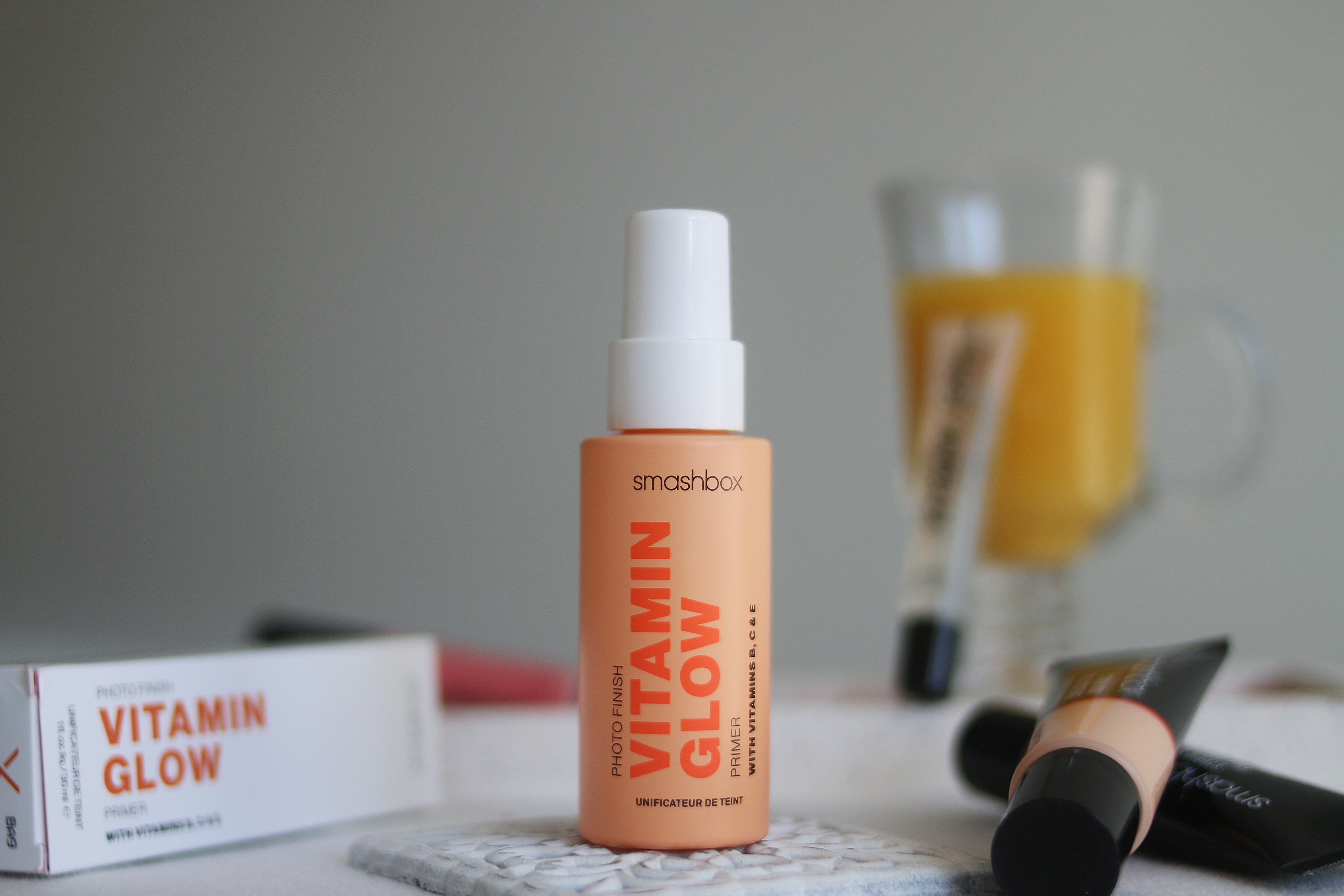 Rozświetlająca baza pod makijaż Smashbox Vitamin Glow | Blog kosmetyczny, beauty, moda, makijaże