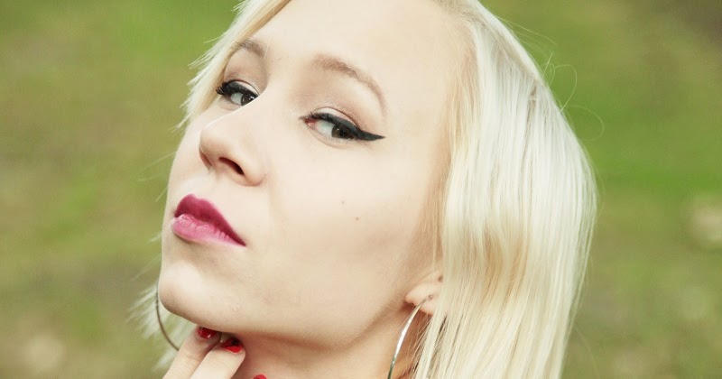 MAARIBELLA: Black Dress.