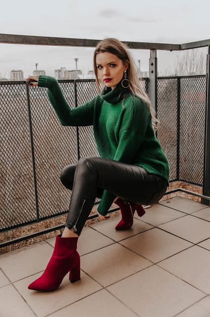 The world is my runway.: Green sweater