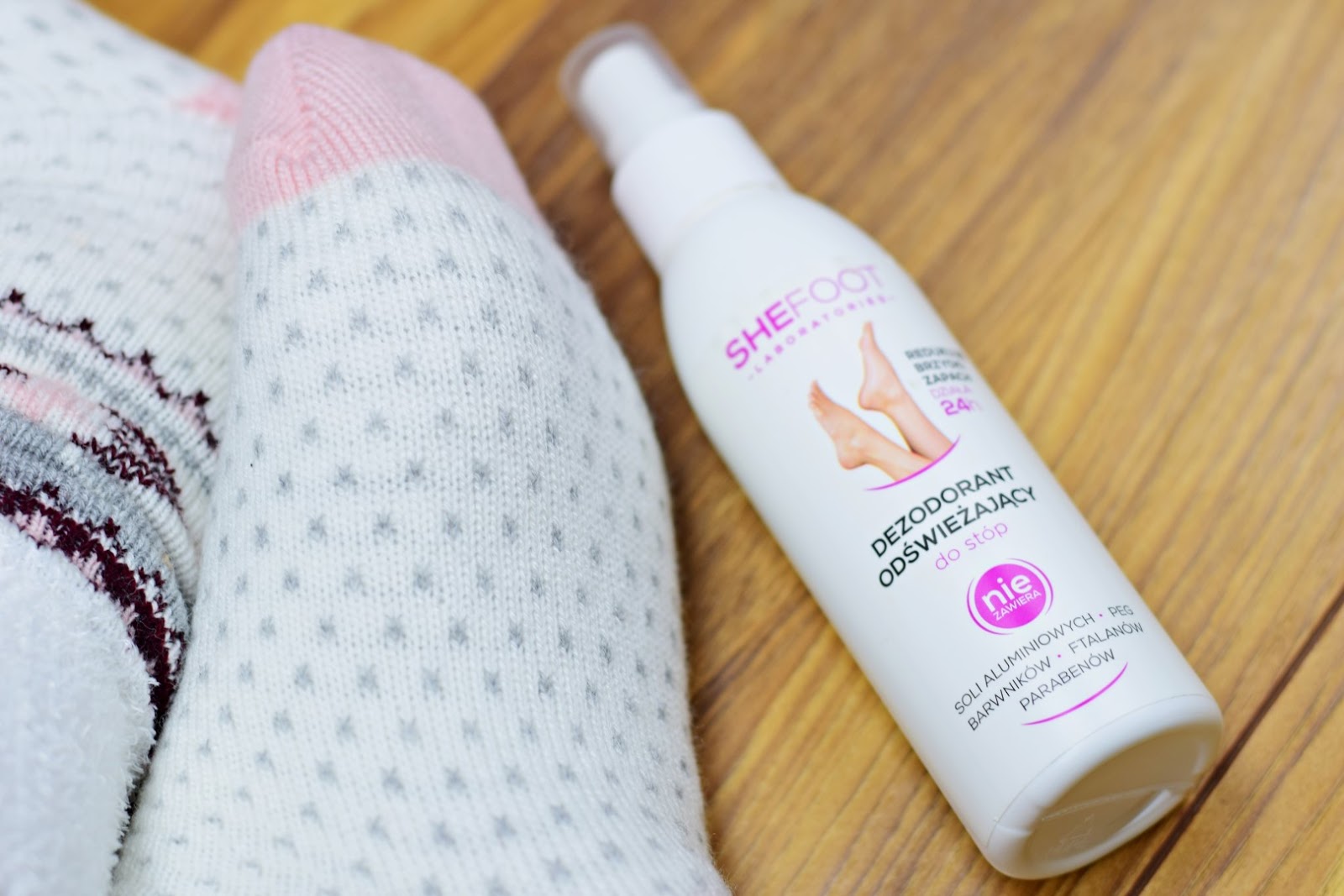 Mademoiselle Magdalene Blog: Uroda | Moda | Lifestyle: SheFoot, Dezodorant odświeżający do stóp | Spray na problemy z nieprzyjemnym zapachem stóp