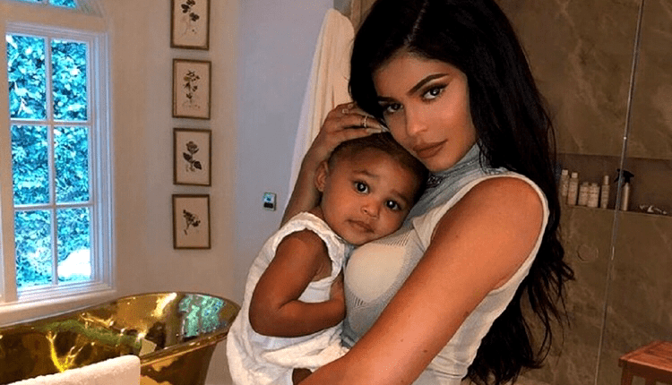 Stormi czyli dwuletnia córeczka Kylie Jenner