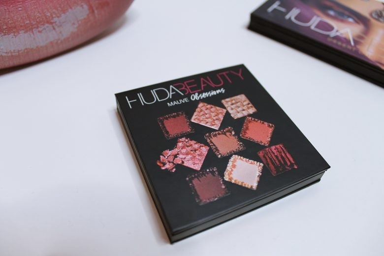 KOLEKCJA HUDA BEAUTY POWIĘKSZONA! Essentials Eye Palette - Mauve Obsessions - MAKEUP JUNKIE