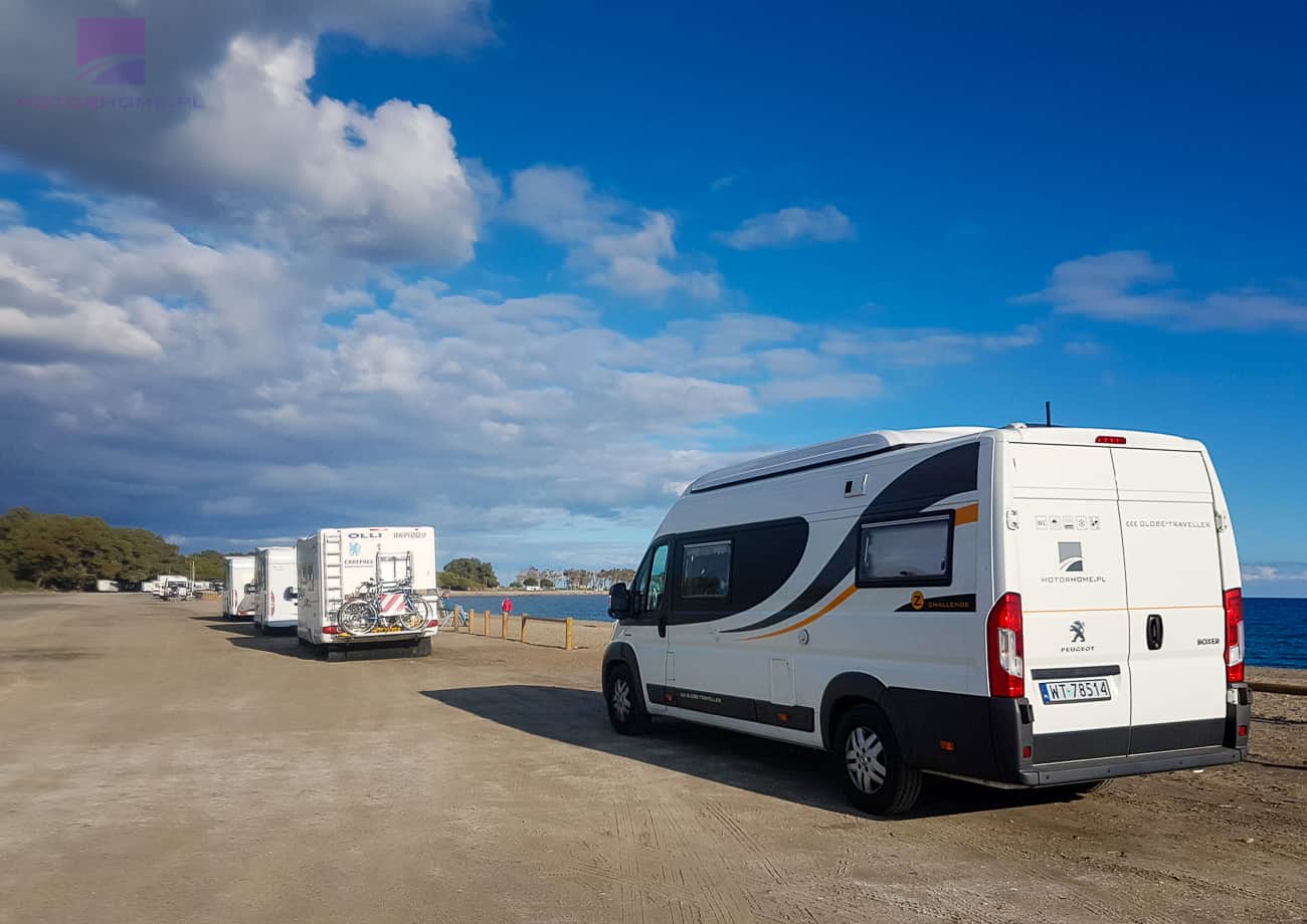 Gdzie nocować kamperem? Na dziko, na parkingu, na kempingu?