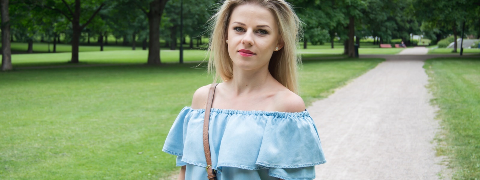 Off-shoulder dress – Eat Make Up Dress