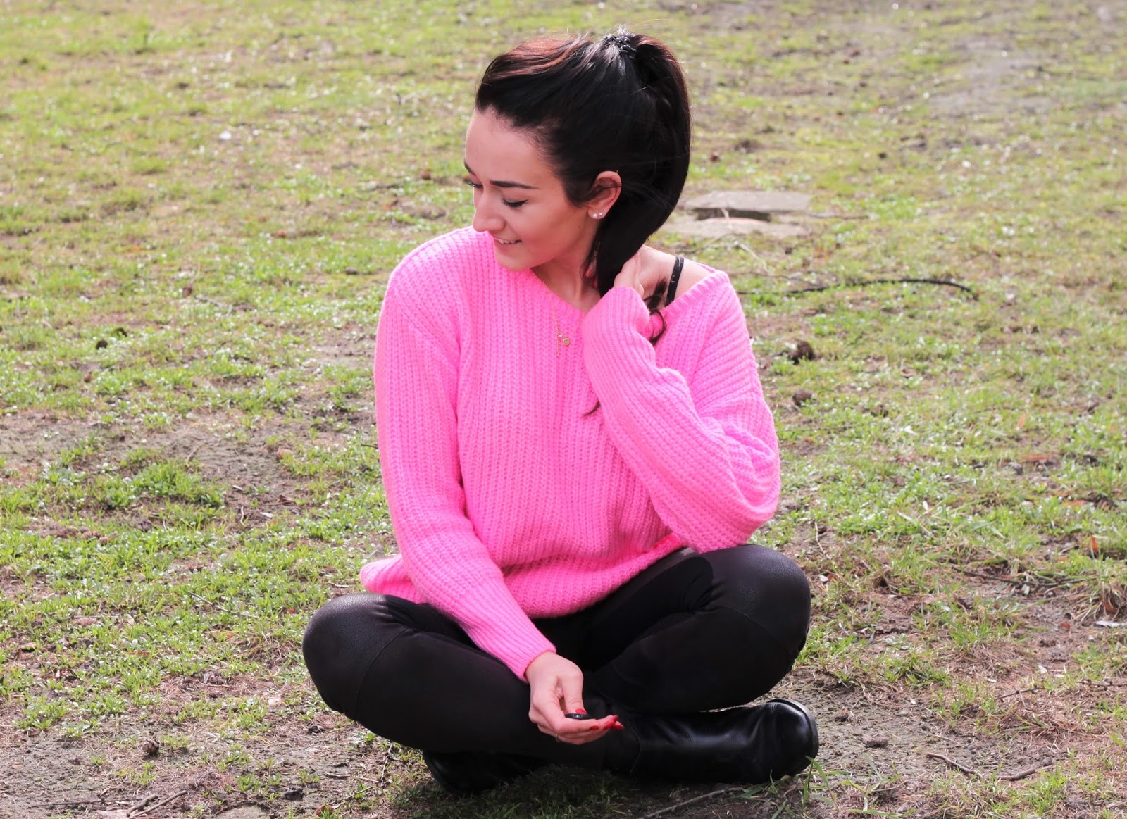 NEON PINK SWEATER - marthellye