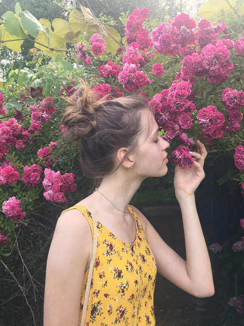 Yellow Dress and Pink Roses - Outfit for Summer Days