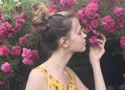 Yellow Dress and Pink Roses - Outfit for Summer Days