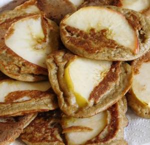  [VIDEO] Owsiane pancakes z jabłkiem - krok po kroku 