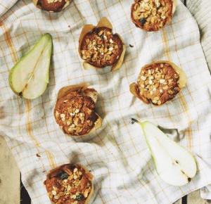 Owsiane muffinki z twarożkiem i gruszkami